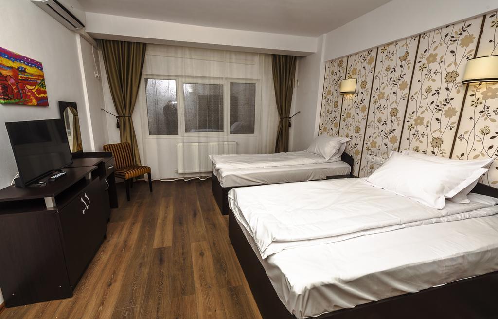 Sara'S Sons Hotel Băile Herculane Eksteriør billede